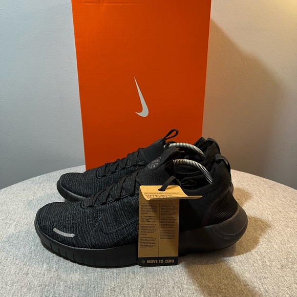 Nike Free Run Flyknit Next Nature Triple Black Men's Shoe Size 11.5 FB1276-001 - Picture 5 of 11